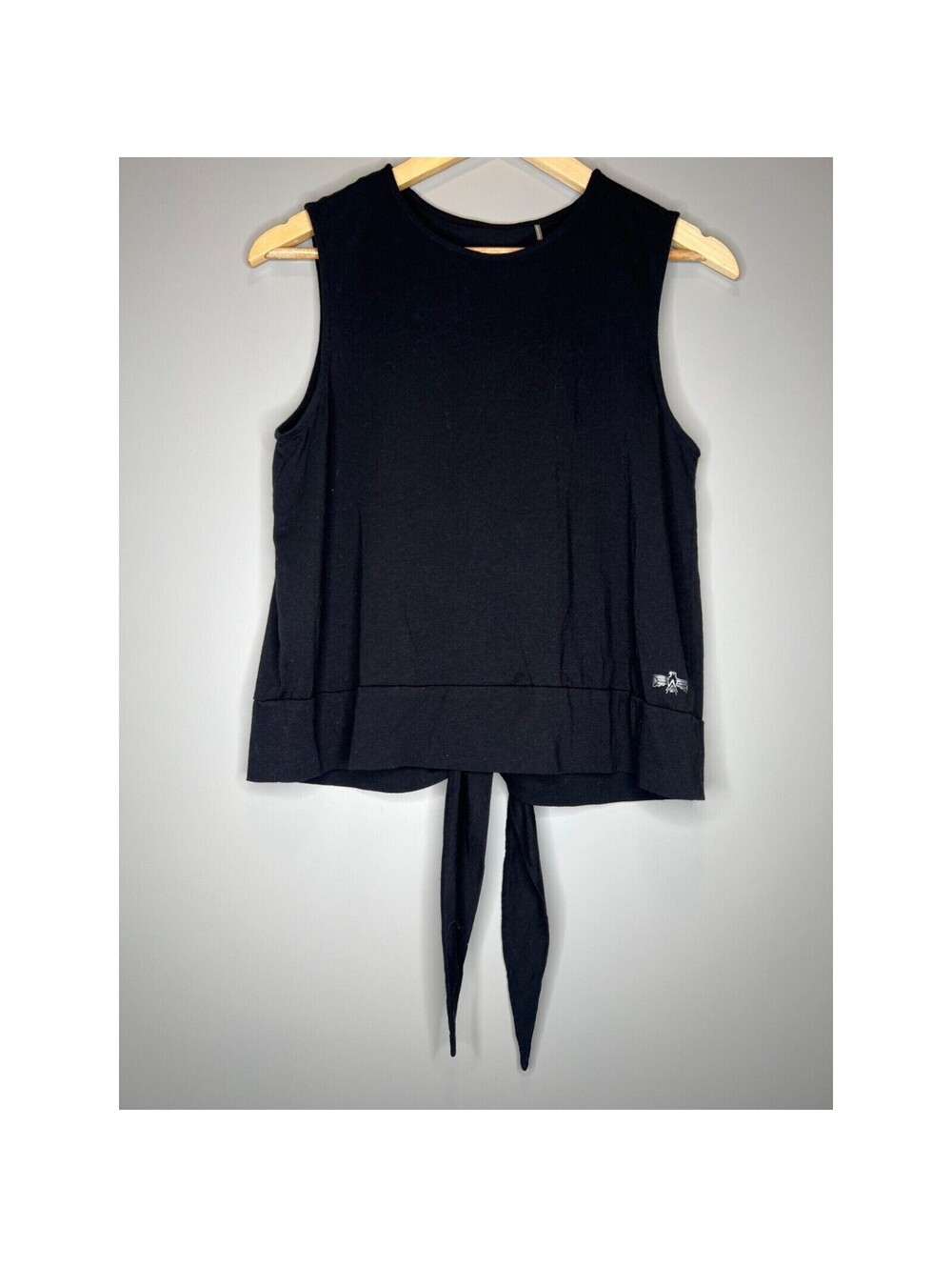 Warrior sz MEDIUM tie back tank top athletic crop shirt black sleeveless blouse